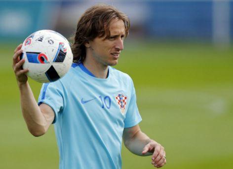 赢了北京国安，河南队在亚冠会拼尽全力吗，上海上港球迷尖锐问题