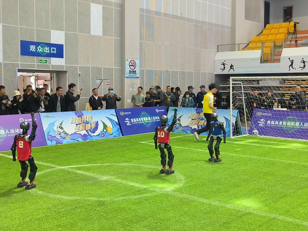 佩雷茨：诺伊尔是有史以来最优秀的门将；我本想成为汉堡首发